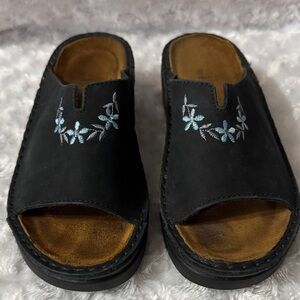 Naot navy blue suede Women's Slide Sandals